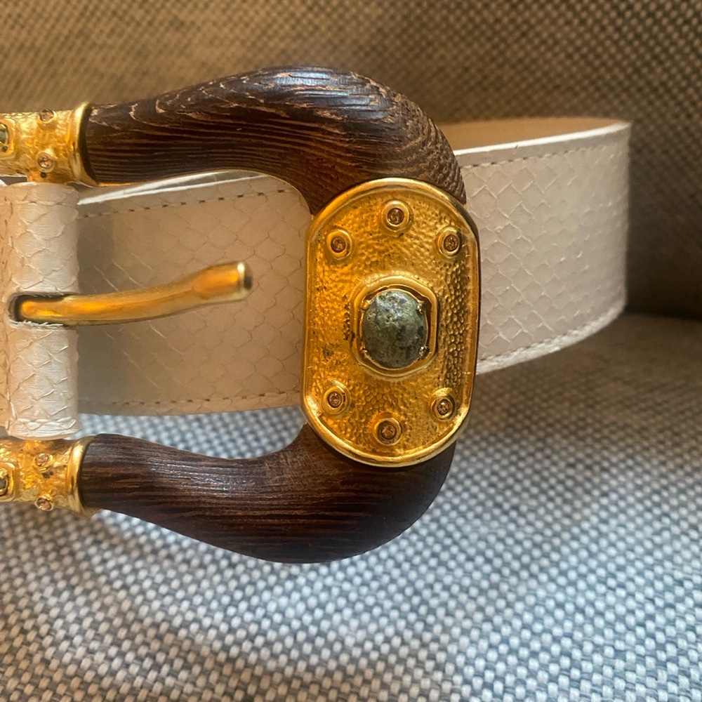 Beautiful Valentino leather belt with semi precious stone and wood belt in Gold